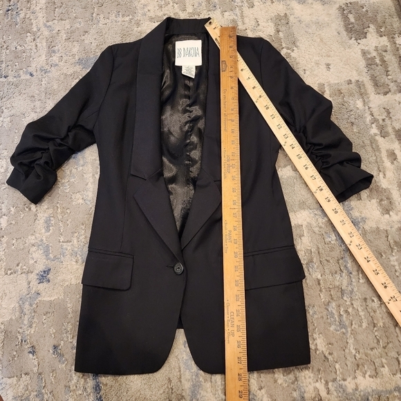 BB Dakota Black ruched 3/4 sleeve blazer. Women's size 2. Pockets - Picture 10 of 16